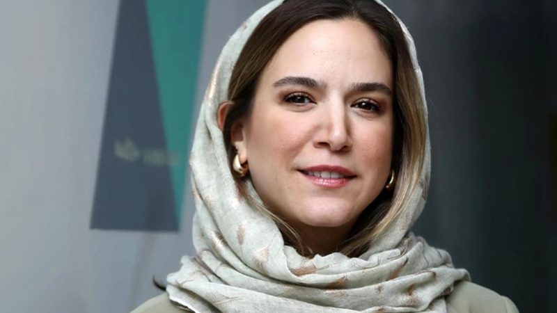 ست کت و شلوار شیک ستاره پسیانی در عمان؛ جذاب اما شدیدا چروک!