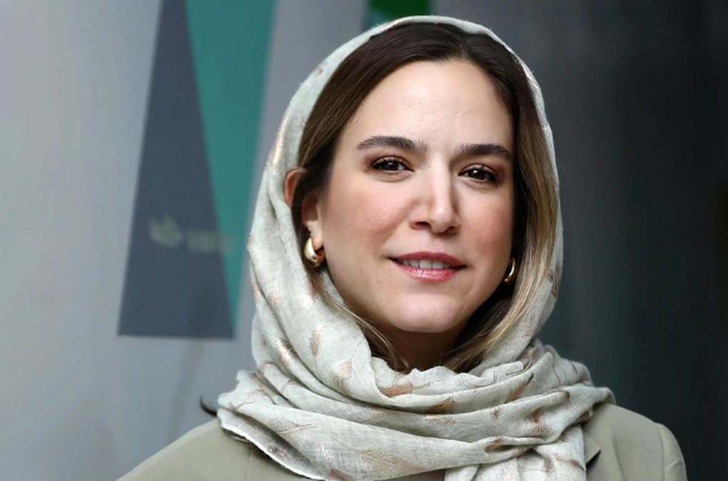 ست کت و شلوار شیک ستاره پسیانی در عمان؛ جذاب اما شدیدا چروک! - تصویر شاخص