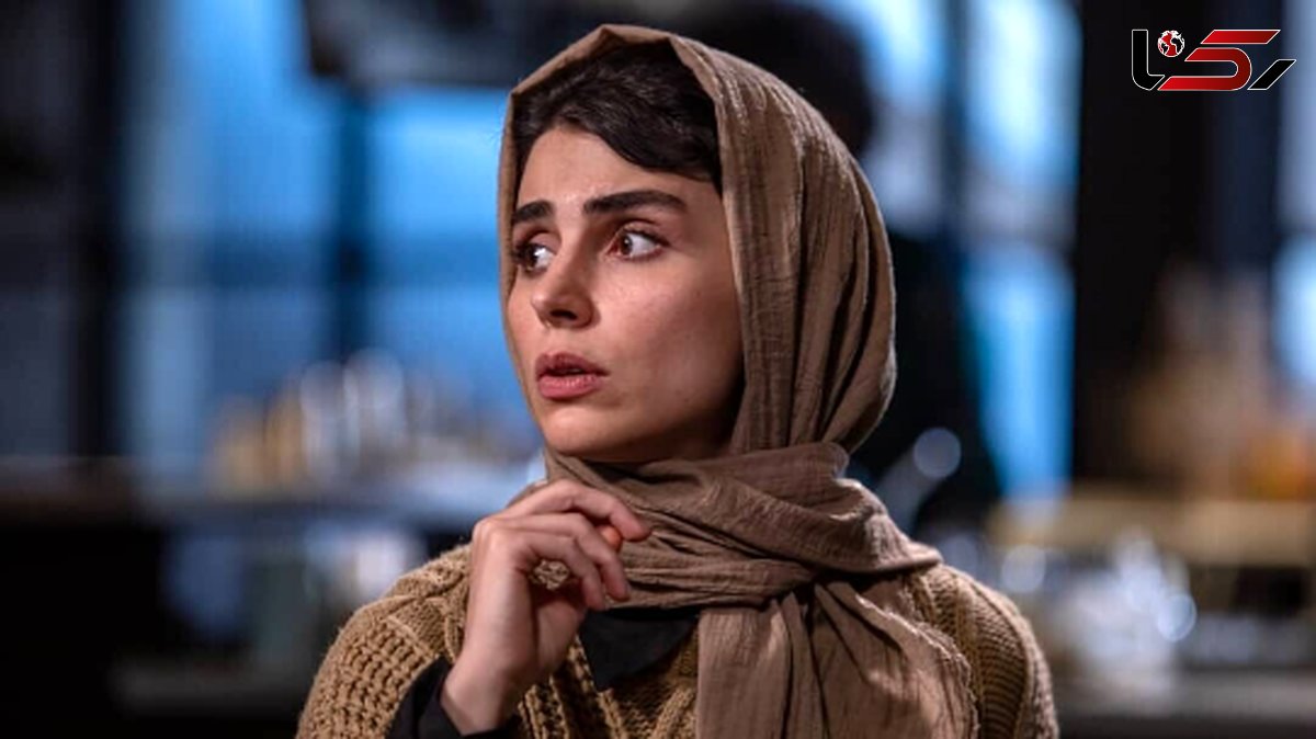 تغییر چهره لاله مرزبان بازیگر سریال آبان در پشت دوربین / خانم بازیگر پشت فرمون یکی دیگه است! + عکس و فیلم - تصویر شاخص