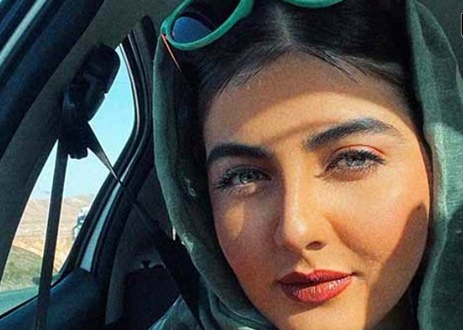 تیپ خانم دکتری مریم موسویان در سریال آتش سرد - تصویر شاخص