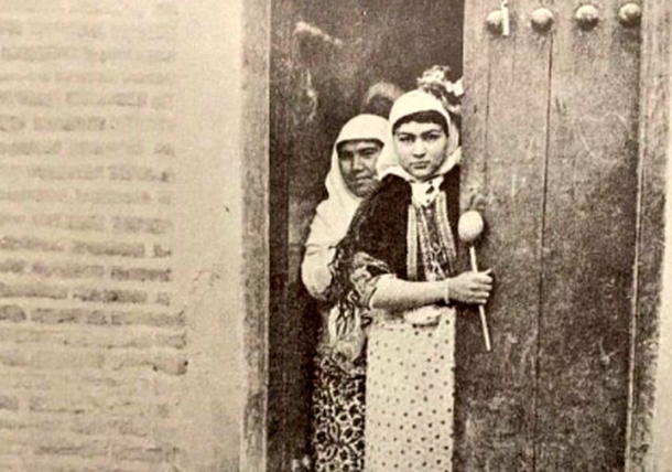 عکس آخرین سوگلی ناصرالدین‌شاه با لباس چینی - تصویر شاخص