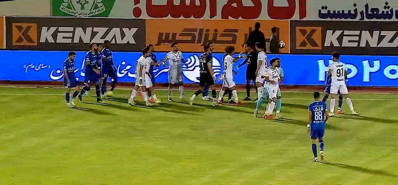 درگیری بازیکنان ملوان و استقلال