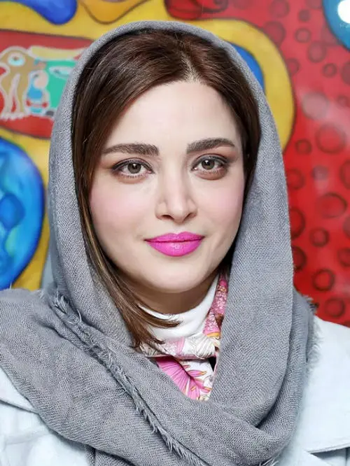 درخشش با آرایش ساده و شیک به سبک بهنوش طباطبایی؛ ایده‌هایی خاص برای مهمانی‌ها + عکس - تصویر شاخص