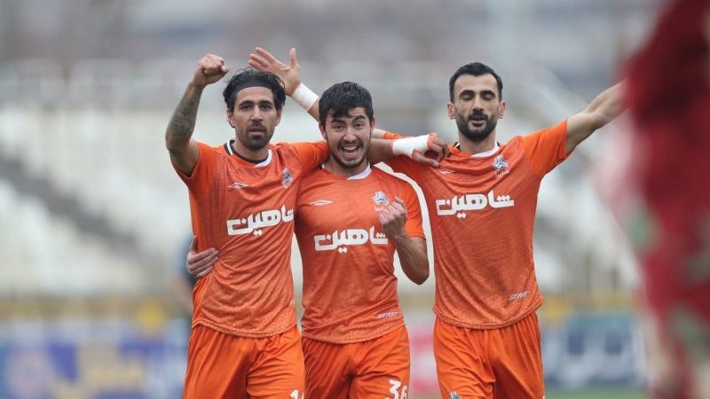 مهاجم خیبر شگفتی آفرید و رتبه یک کنکور ارشد شد