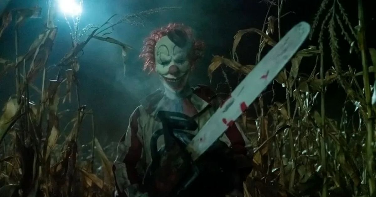 فیلم clown in a cornfield؛ خلاصه داستان و بازیگران فیلم دلقک در مزرعه ذرت - تصویر شاخص