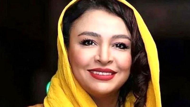۲ عکس تیپ دهه شصتی مهلقا باقری و ژاله صامتی در کنار عطاران در یک دورهمی