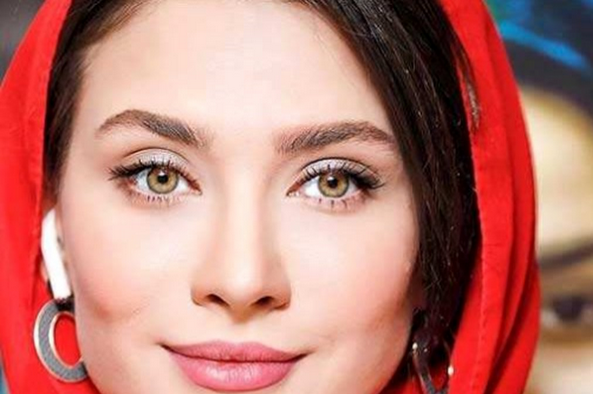 عکس های دکوراسیون جذاب خانه مجردی ساناز سعیدی با قاب عکس نقاشی خودش ! / بی عشق سر مکن که دلت پیر می شود !
