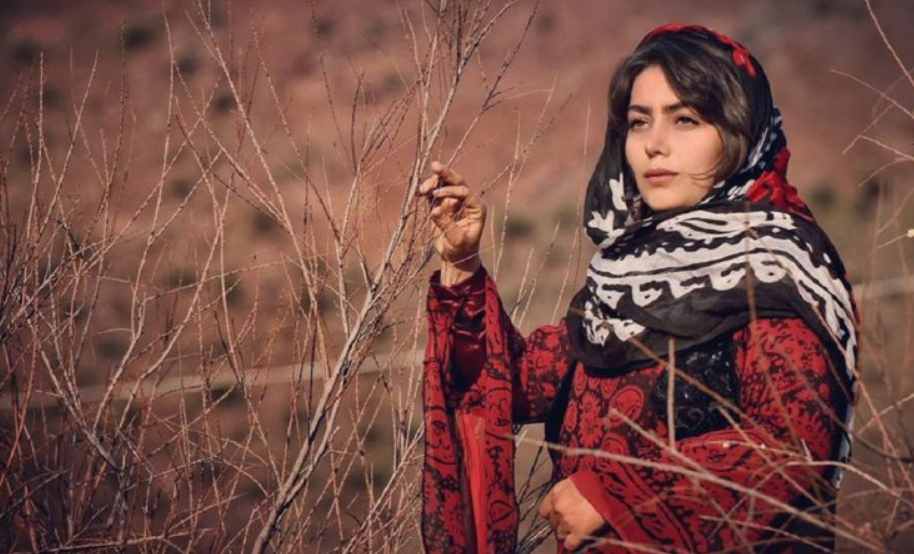 تیپ متفاوت روژان سریال نون خ در باشگاه انقلاب - تصویر شاخص