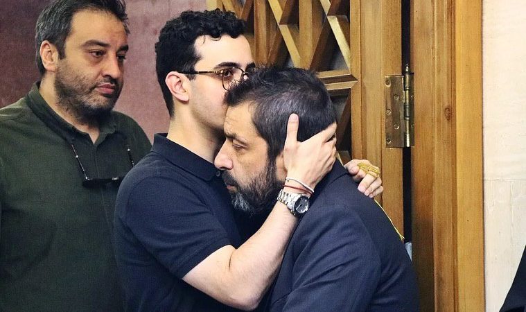 حضور پررنگ هنرمندان در مراسم ختم پدر عباس جمشیدی‌فر