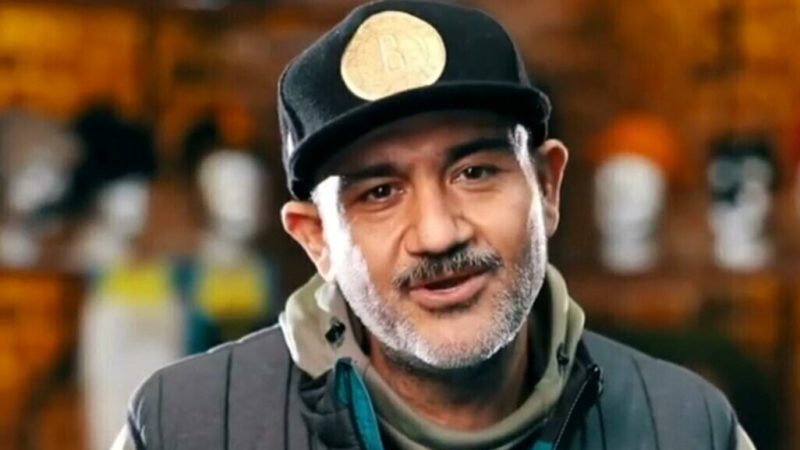 نگاهی به آشپزخانه ایرانی پسند خانه مهران غفوریان؛ از لوازم خانگی برند و چیدمان خاص تا رنگ کابینتها و لوستر شیک/ سلیقه بیسته بیست+ عکس
