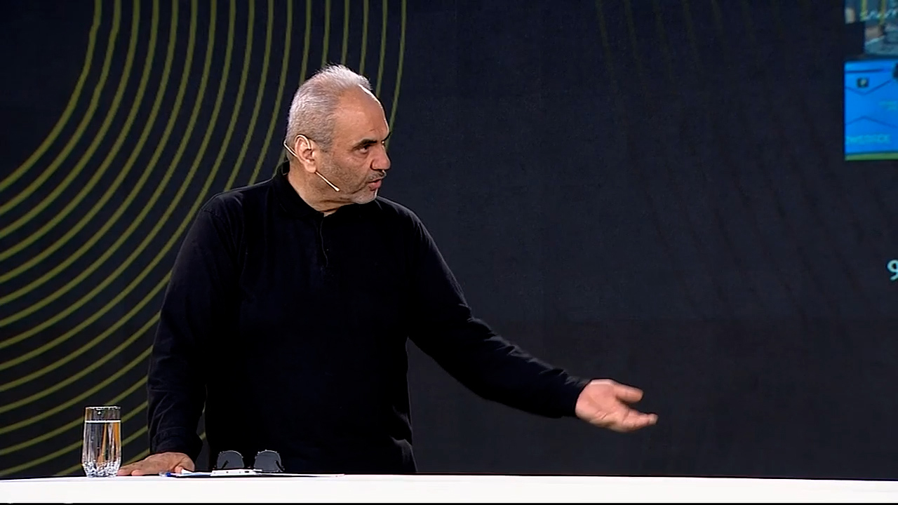 خیابانی:  آن ابا که امیر قطر بر روی دوش مسی انداخت می‌ارزید به صدها هزار دلار تبلیغ! - تصویر شاخص
