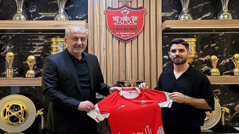 محمد عمری با پرسپولیس تمدید کرد
