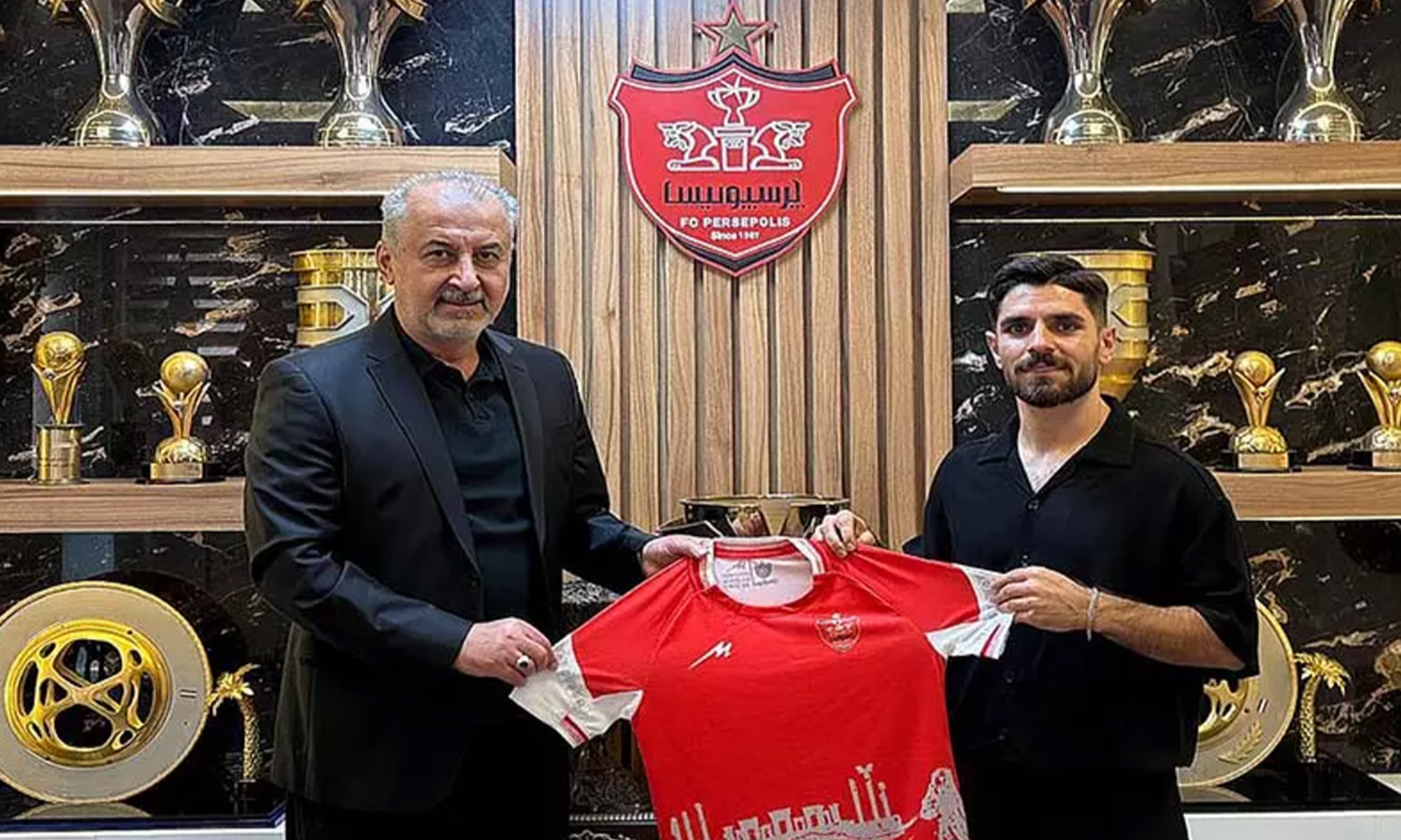 محمد عمری با پرسپولیس تمدید کرد - تصویر شاخص