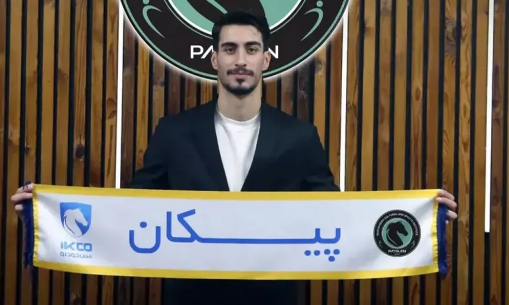 بازگشت درخشان سینا نیک‌پور لژیونر ایرانی به لیگ برتر والیبال با پیراهن پیکان - تصویر شاخص