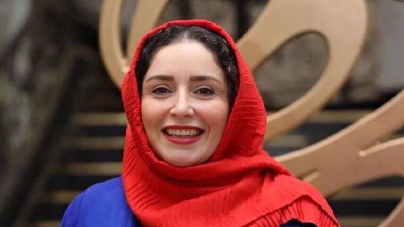 ژاله صامتی با دست پر بازگشت/ خانم بازیگر و دخترش روی صحنه می روند