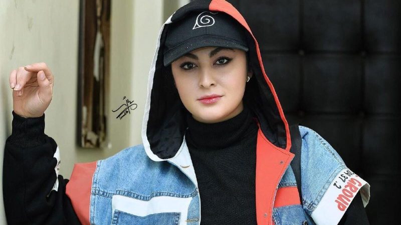 عکس/ استایل خاص مریم مومن در کیش/ خانم بازیگر کنار دریا