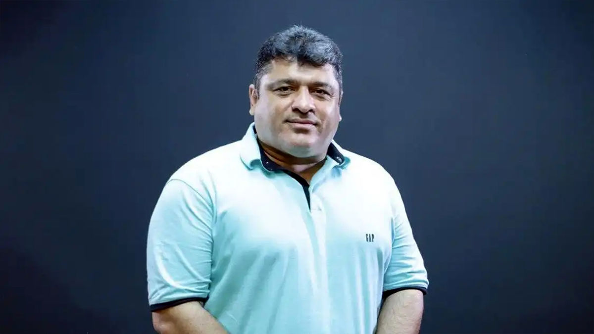 داداش‌زاده:‌ آقای درویش با اسم بازیکن هواداران پرسپولیس را بازی داد - تصویر شاخص
