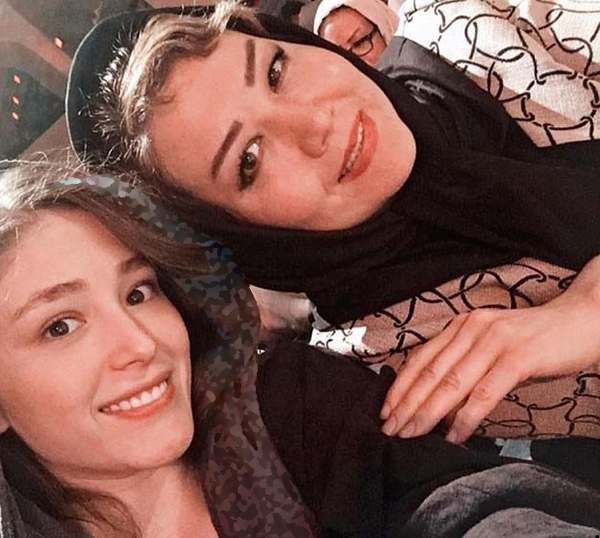 تصویری از خانواده افغانستانی فرشته حسینی؛ پدرزن و مادر زن نوید محمدزاده را دیده اید؟ - تصویر شاخص