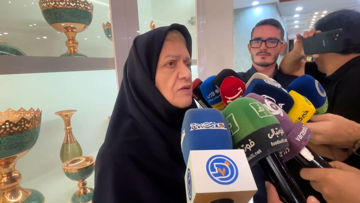 توضیحات فریده شجاعی درمورد شرایط تیم های بانوان باشگاه استقلال - تصویر شاخص