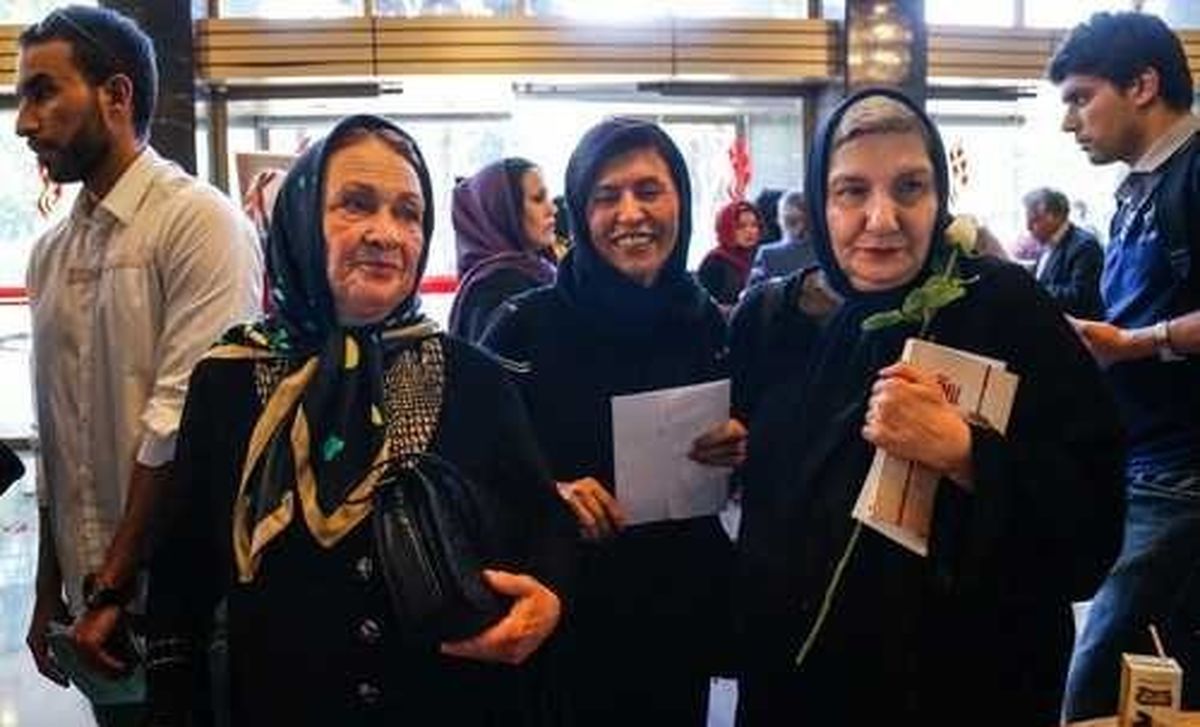 عکس/ سیر تا پیاز زندگی پری امیرحمزه ؛ دامادهای معروفش را می شناسید؟ - تصویر شاخص