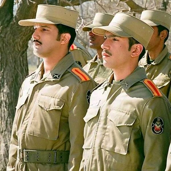 ارسطو خوشرزم در سریال یک مشت پر عقاب