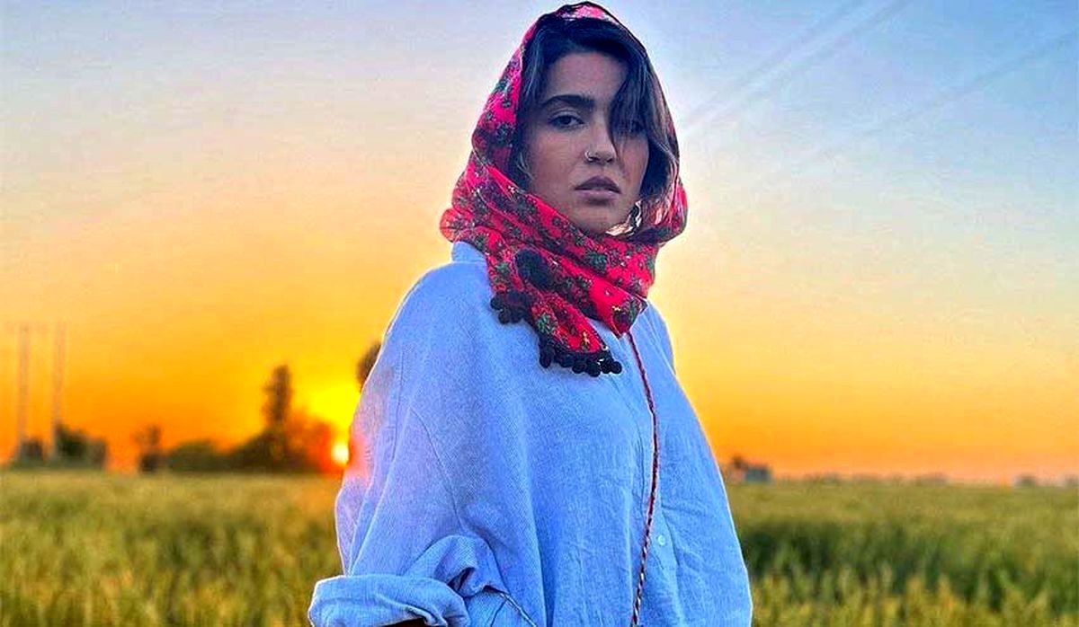 biography-of-mona-karami-7