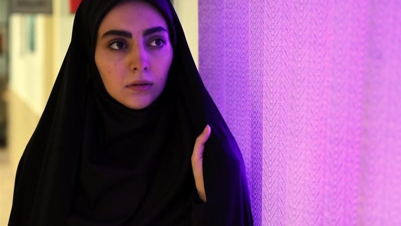 مهشید جوادی بازیگر نقش مرضیه سریال بچه مهندس را با این تیپ و استایل نمی شناسید