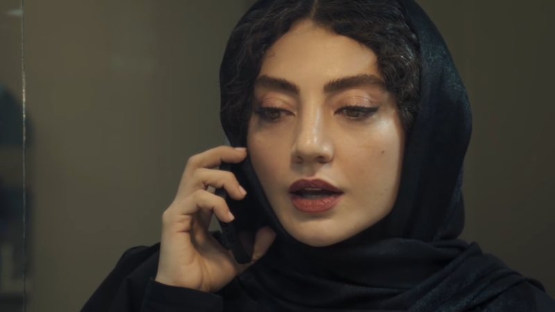 عکس/ پرترهای زیبا و متفاوت از هلن نقیلو در حال آرایش کردن