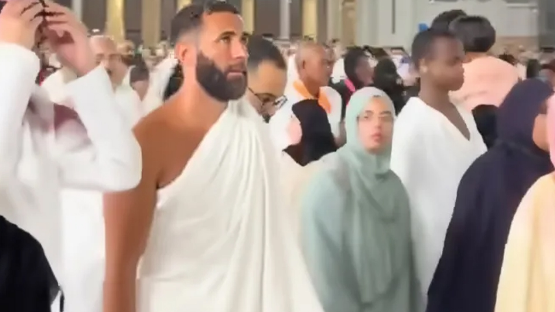 ستاره فرانسوی و سابق رئال مادرید در مناسک حج عمره +ویدئو - تصویر شاخص