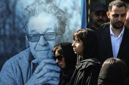 با کمالات مثل مونا مهرجویی درست مثل فیلم‌های پدر