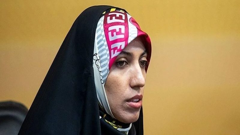 عکس/ آمنه سادات ذبیحپور در کنار دختران بی حجاب حامی حزب الله لبنان