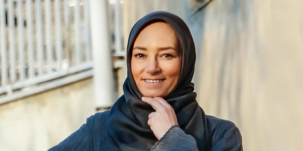 عکس| انژی زنانه یعنی سحر ولدبیگی؛ چند استایل خاص از بانوی خوش‌ پوش و رنگارنگ سینمای ایران - تصویر شاخص