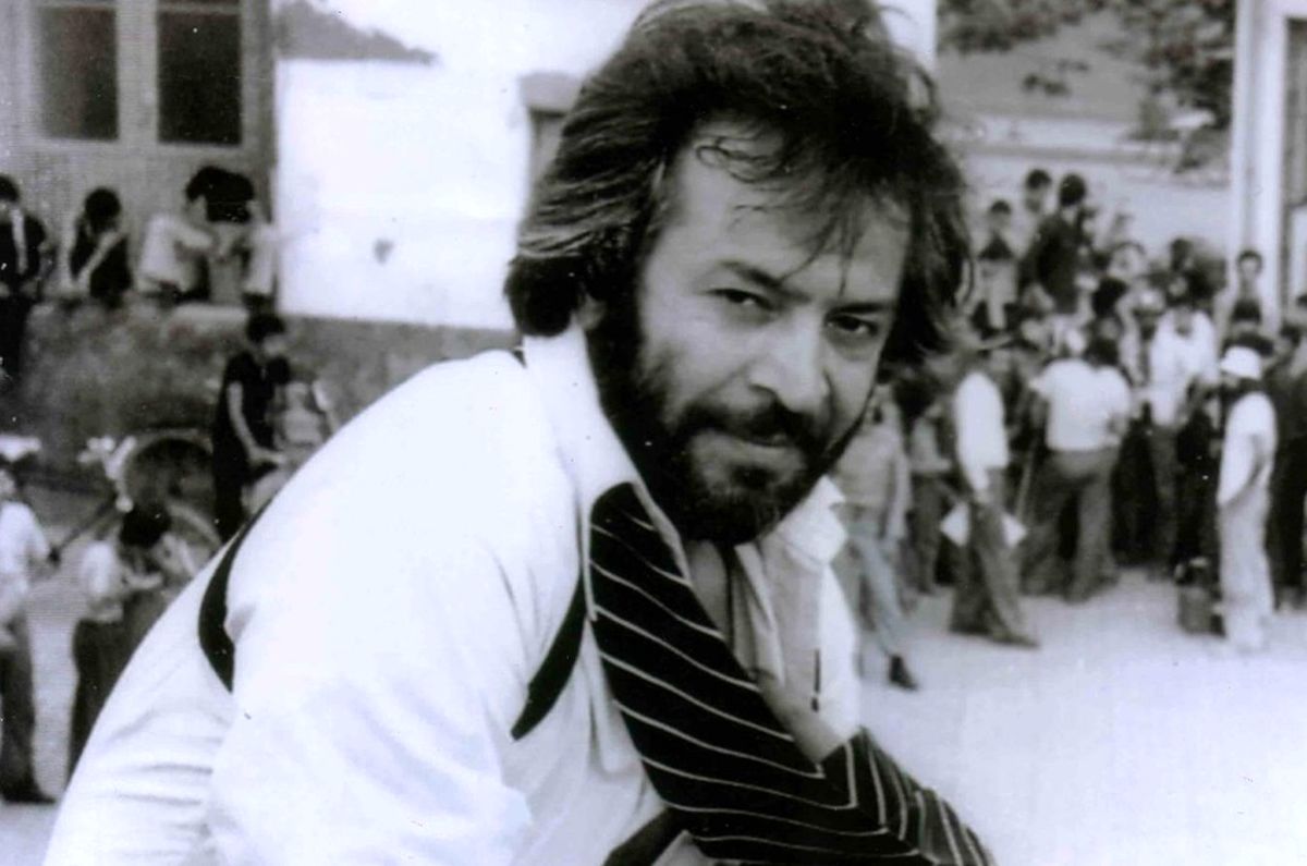 سفر در زمان؛ ژست صمیمی «ایرج قادری و فریدون فرخزاد»؛ دهه 50 - تصویر شاخص