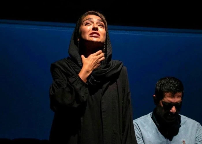 مونا کرمی