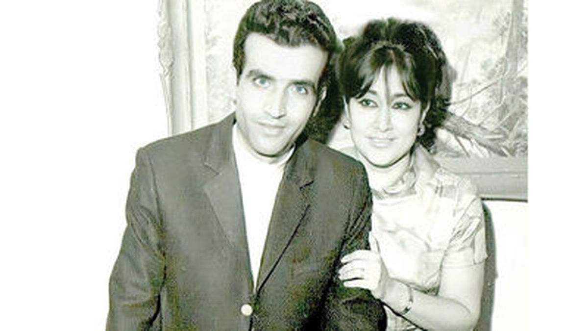 عکس| سفر در زمان؛ چهره جذاب «پرویز یاحقی و حمیرا» در دهه 50/ تصویری عاشقانه از این زوج - تصویر شاخص
