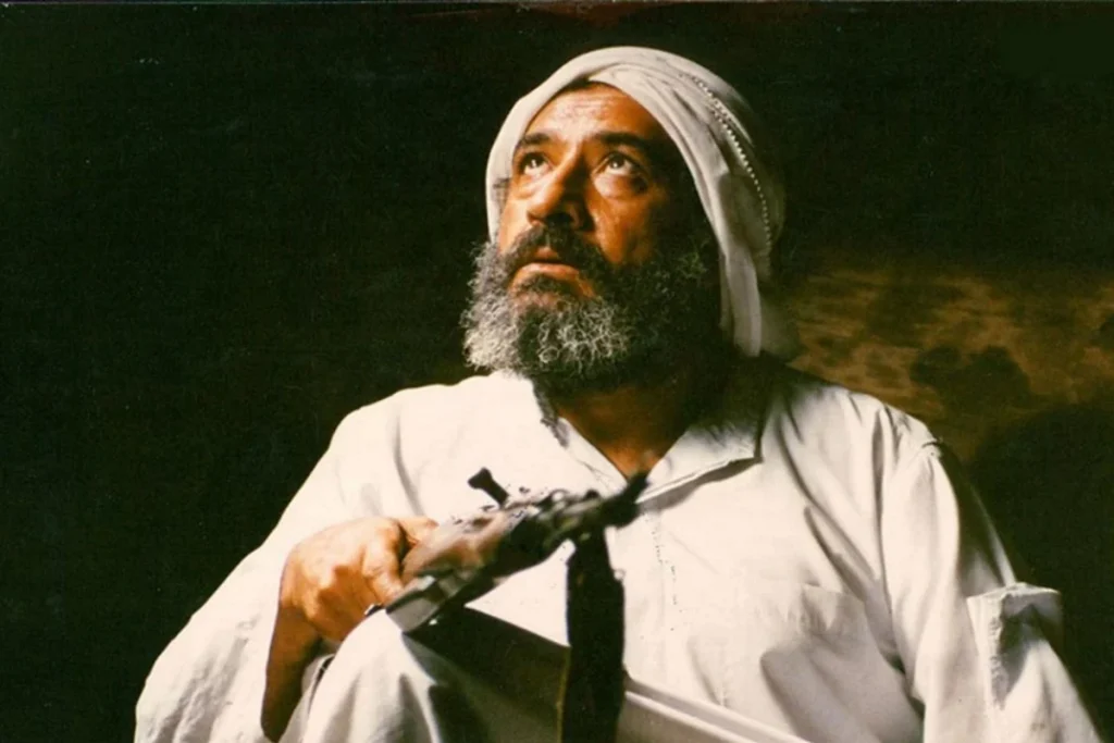 سکوت عجیب داریوش ارجمند و غیبت در مراسم تشییع ناصر تقوایی/ ناخدا خورشید کجاست؟ - تصویر شاخص