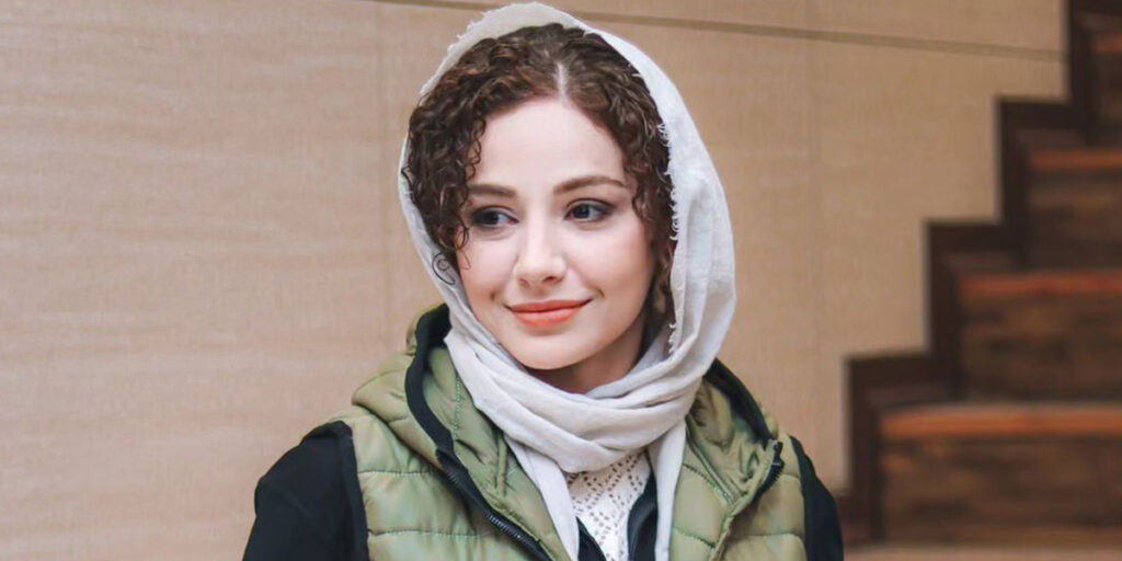 عکس| ظاهر پلنگی و صورتی مهتاب ثروتی/ خانم بازیگر با این استایل سوژه جشنواره شد! - تصویر شاخص