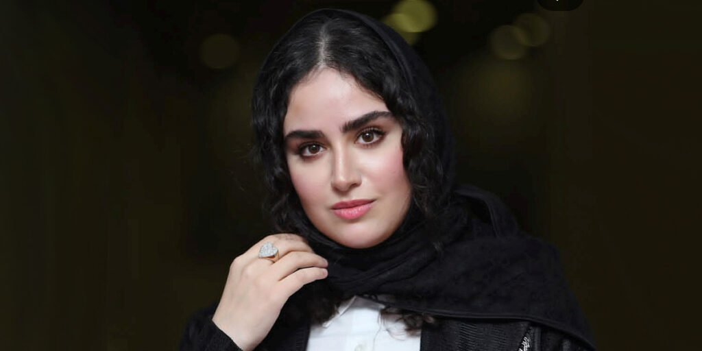 عکس| هانیه غلامی با استایل پاییزی و کت مخمل نعنایی دلبری کرد - تصویر شاخص