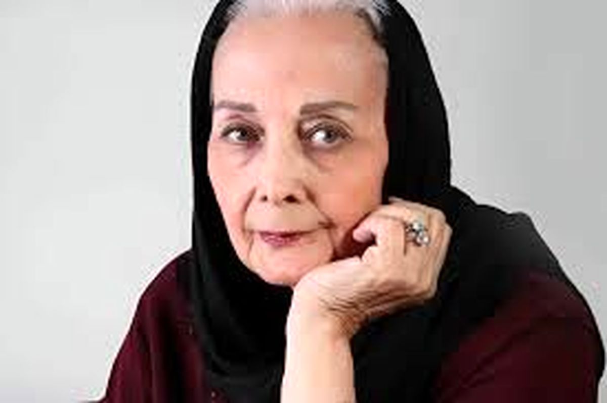 عکس| سفر در زمان؛ تصویری از دلبری «کتایون امیرابراهیمی» بر پشت بام خانه اش در تهران؛ دهه 40 - تصویر شاخص