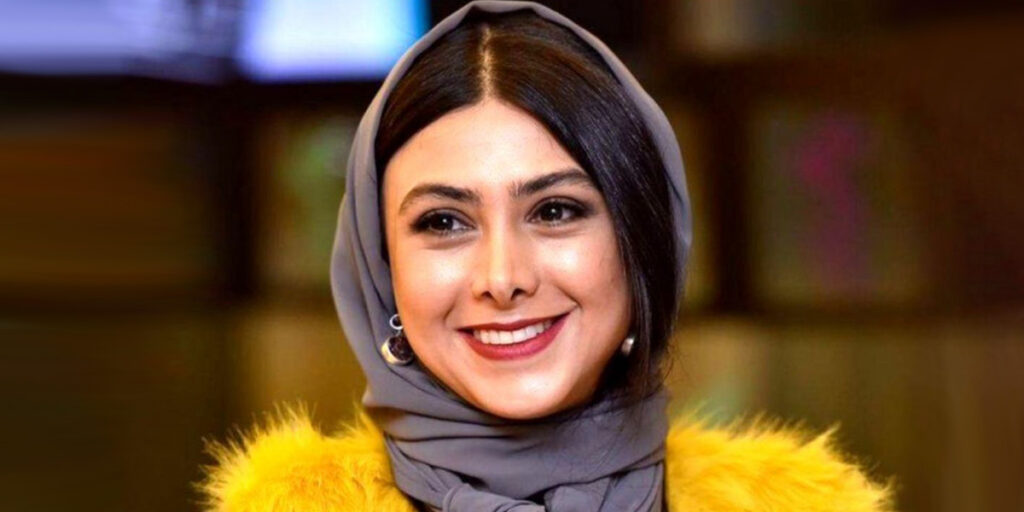 عکس| آزاده صمدی موتورسوار شد/ تبلیغ کیف جدید تیپ خانم بازیگر را حسابی تغییر داد - تصویر شاخص