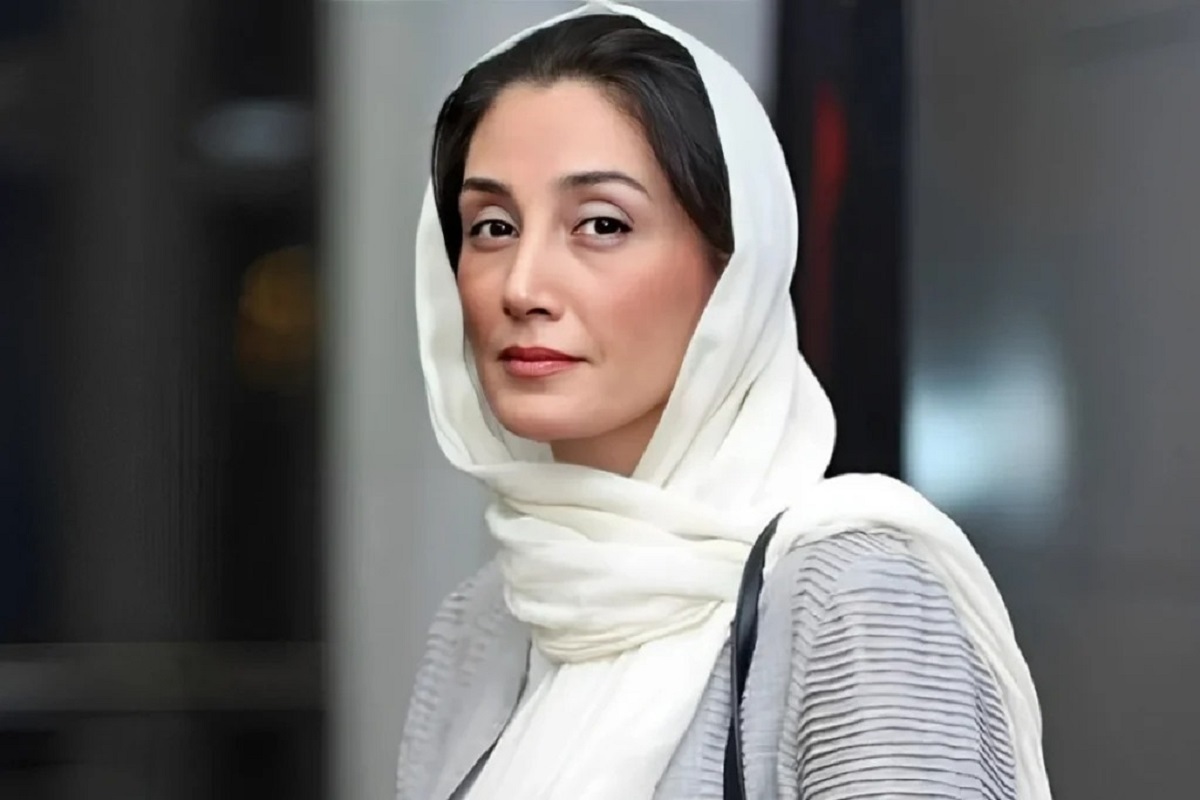 عکس| تصویری عجیب از هدیه تهرانی در حال ورزش رزمی در خانه؛ خانم بازیگر واقعا ورزشکار است - تصویر شاخص