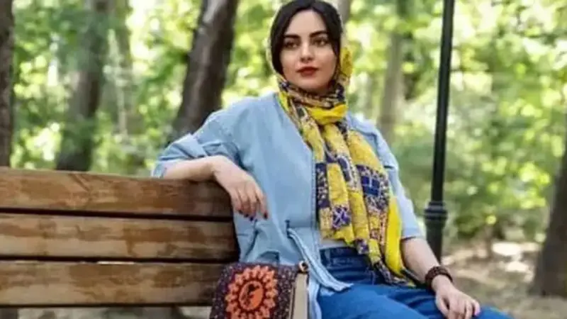 عکس | سفر در زمان ؛ «مهشید جوادی» و عوامل پشتصحنه سریال «آنام» در دشت شقایق