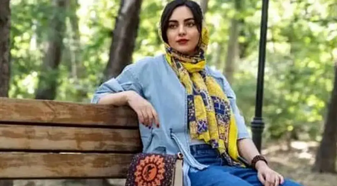 عکس | سفر در زمان ؛ «مهشید جوادی» و عوامل پشت‌صحنه سریال «آنام» در دشت شقایق - تصویر شاخص