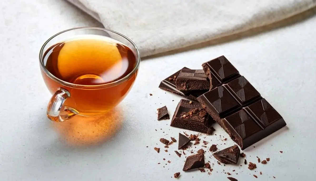 چای و کاکائو می‌توانند خطرات ناشی از نشستن طولانی مدت را خنثی کنند - تصویر شاخص