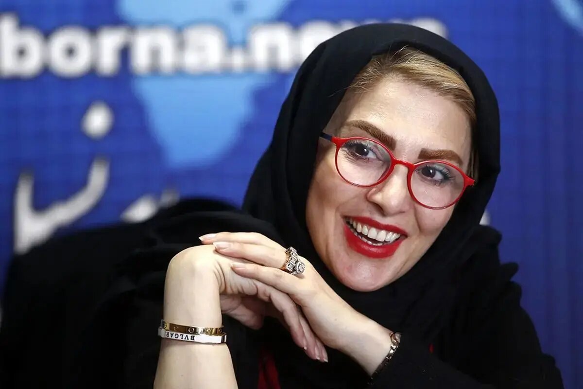 ژیلا صادقی درباره علاقه اش به رهبری گفت: من عاشق زبان بدن رهبری و سواد ایشان هستم - تصویر شاخص