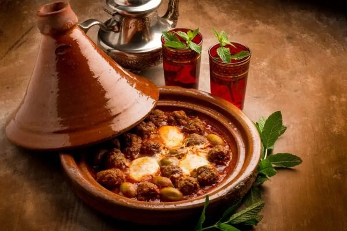 تاژین گوشت مراکشی؛ طرز تهیه ساده خوراک خوشمزه و مجلسی - تصویر شاخص