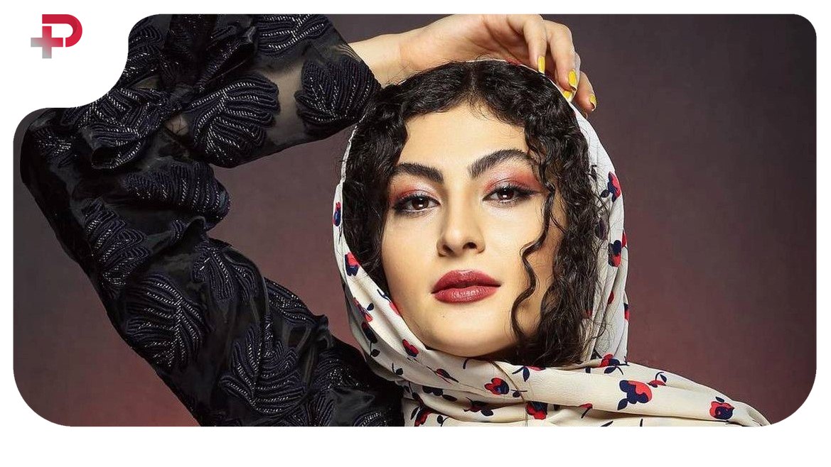 جنجال جدید مریم مومن با استایل عجیبش؛ از گرفتن خوراکی هواداران تا بوسه بر مادرش - تصویر شاخص
