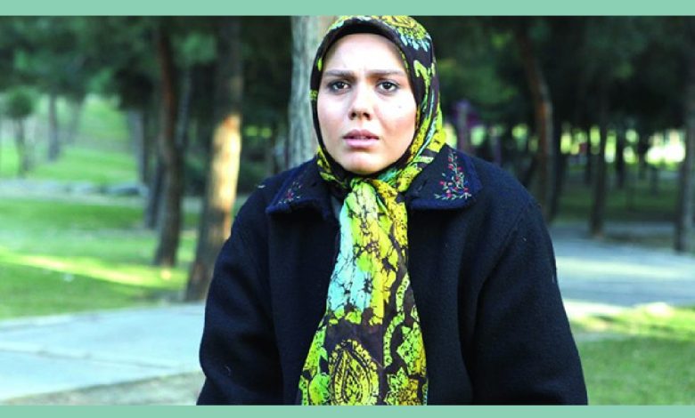 عکس| بازیگر سریال آوای باران عزادار شد ؛ آزاده زارعی به سوگ نشست - تصویر شاخص