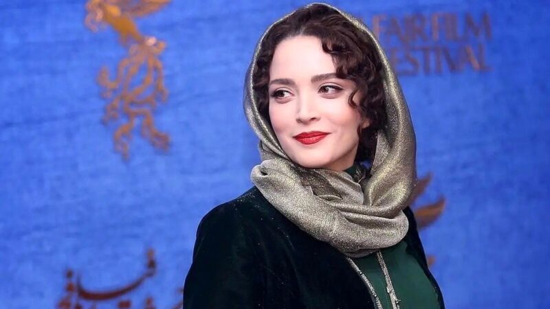 عکس| تصویری خاص از بهنوش طباطبایی در دانشگاه ؛ خانم بازیگر با مقنعه هم زیباست