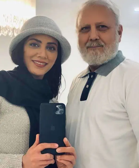مونا فرجاد